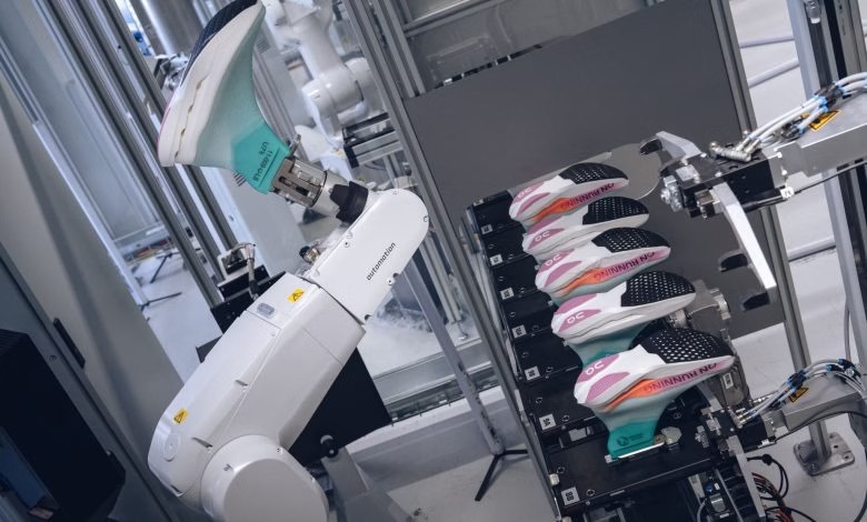 On昂跑LightSpray工厂 开启高性能3D打印运动装备新纪元